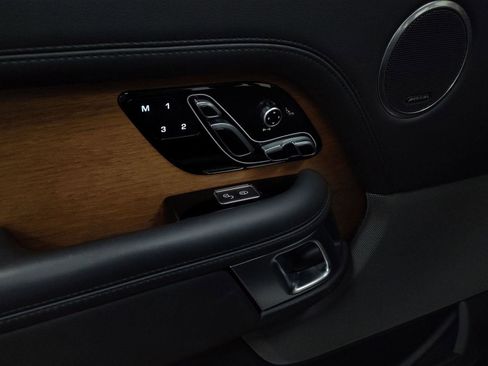 Used 2019 Land Rover Range Rover HSE image 11