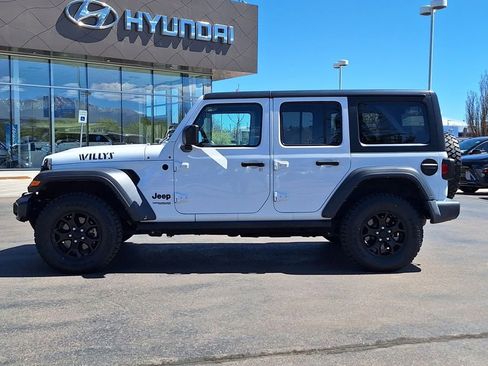 Used 2022 Jeep Wrangler Unlimited Sport AWD/4WD image 6