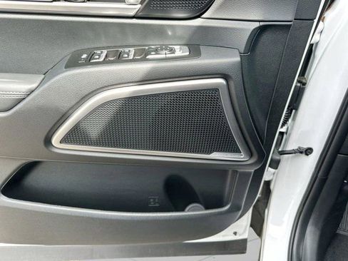 Used 2024 Kia Telluride S image 16