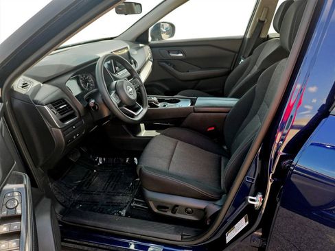Used 2024 Nissan Rogue SV FWD image 29