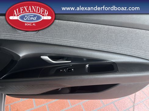 Used 2025 Hyundai Elantra Limited image 15