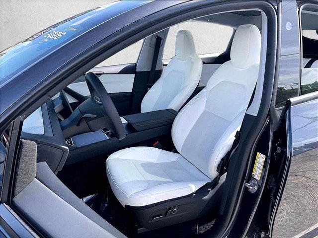 Used 2026 Tesla Model Y 2WD image 23