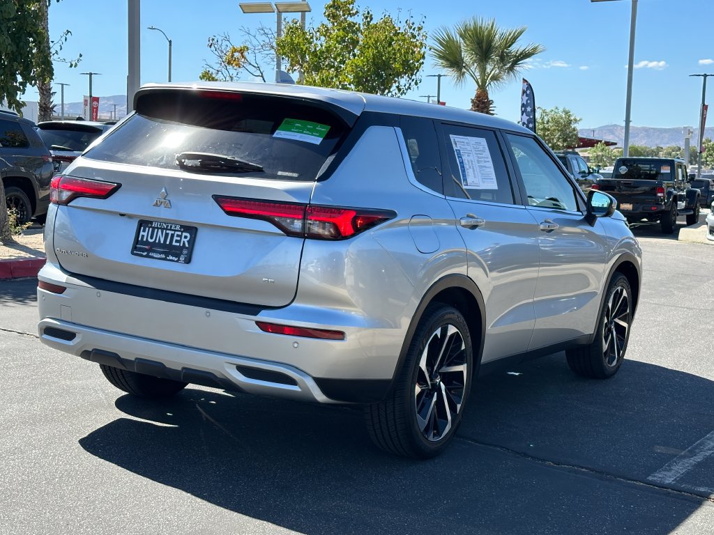 Used 2024 Mitsubishi Outlander SE AWD/4WD image 9