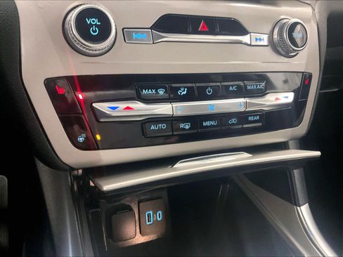 Used 2023 Ford Explorer XLT w/ Equipment Group 202A image 25