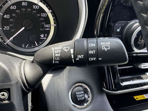 Used 2023 Toyota Highlander XLE AWD/4WD image 26