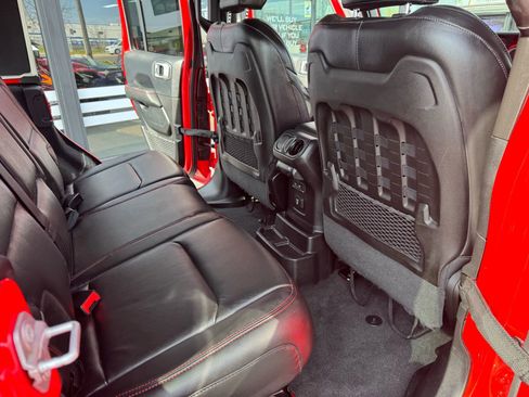 Used 2018 Jeep Wrangler Unlimited Rubicon image 14