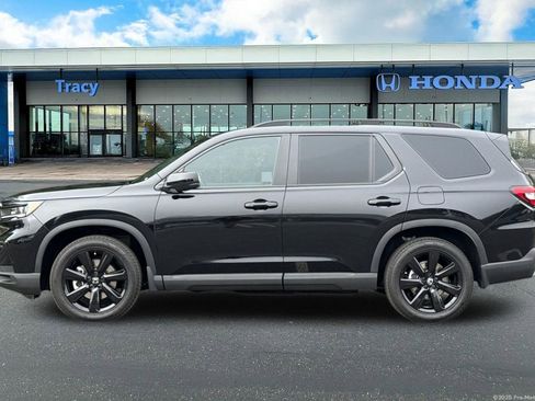 Certified 2025 Honda Pilot Black Edition image 11