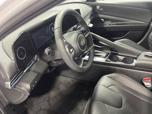 New 2025 Hyundai Elantra Limited image 9