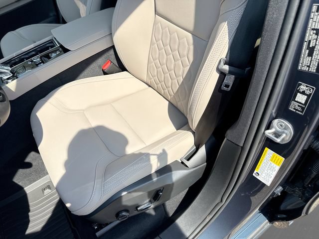 New 2026 Volvo XC90 T8 Plus w/ Protection Package Premier AWD/4WD image 14