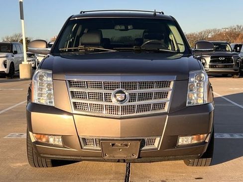 Used 2011 Cadillac Escalade Platinum image 7