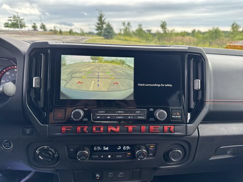 Used 2025 Nissan Frontier PRO-4X AWD/4WD image 16