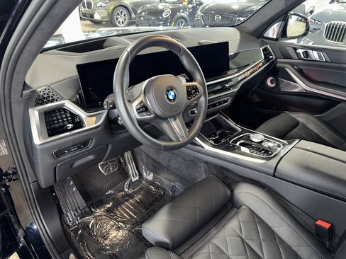 Used 2025 BMW X7 xDrive40i w/ M Sport Package AWD/4WD image 21