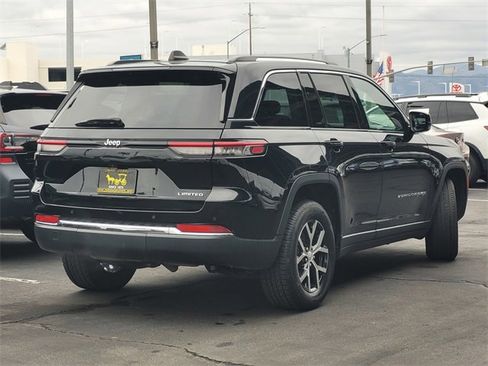 Certified 2023 Jeep Grand Cherokee Limited image 4