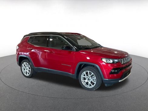 Used 2025 Jeep Compass Limited image 2