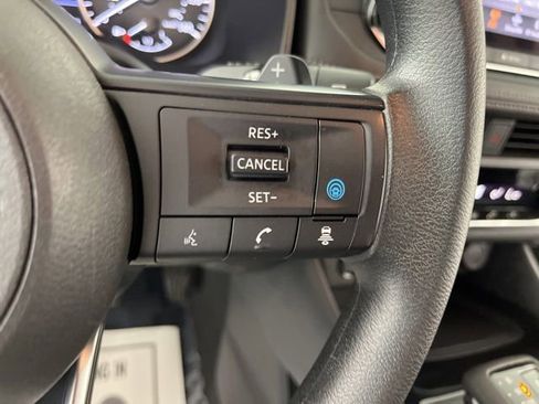 Used 2024 Nissan Rogue SV FWD image 23