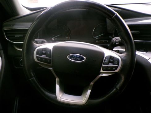 Used 2020 Ford Explorer XLT w/ Equipment Group 202A image 11