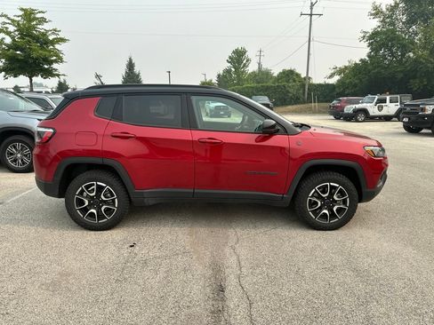 Used 2025 Jeep Compass Trailhawk AWD/4WD image 6