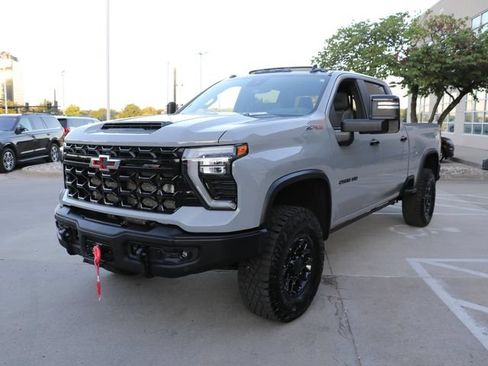 Used 2025 Chevrolet Silverado 2500 ZR2 w/ ZR2 Bison Edition AWD/4WD image 3