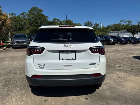 Used 2024 Jeep Compass Latitude AWD/4WD image 4