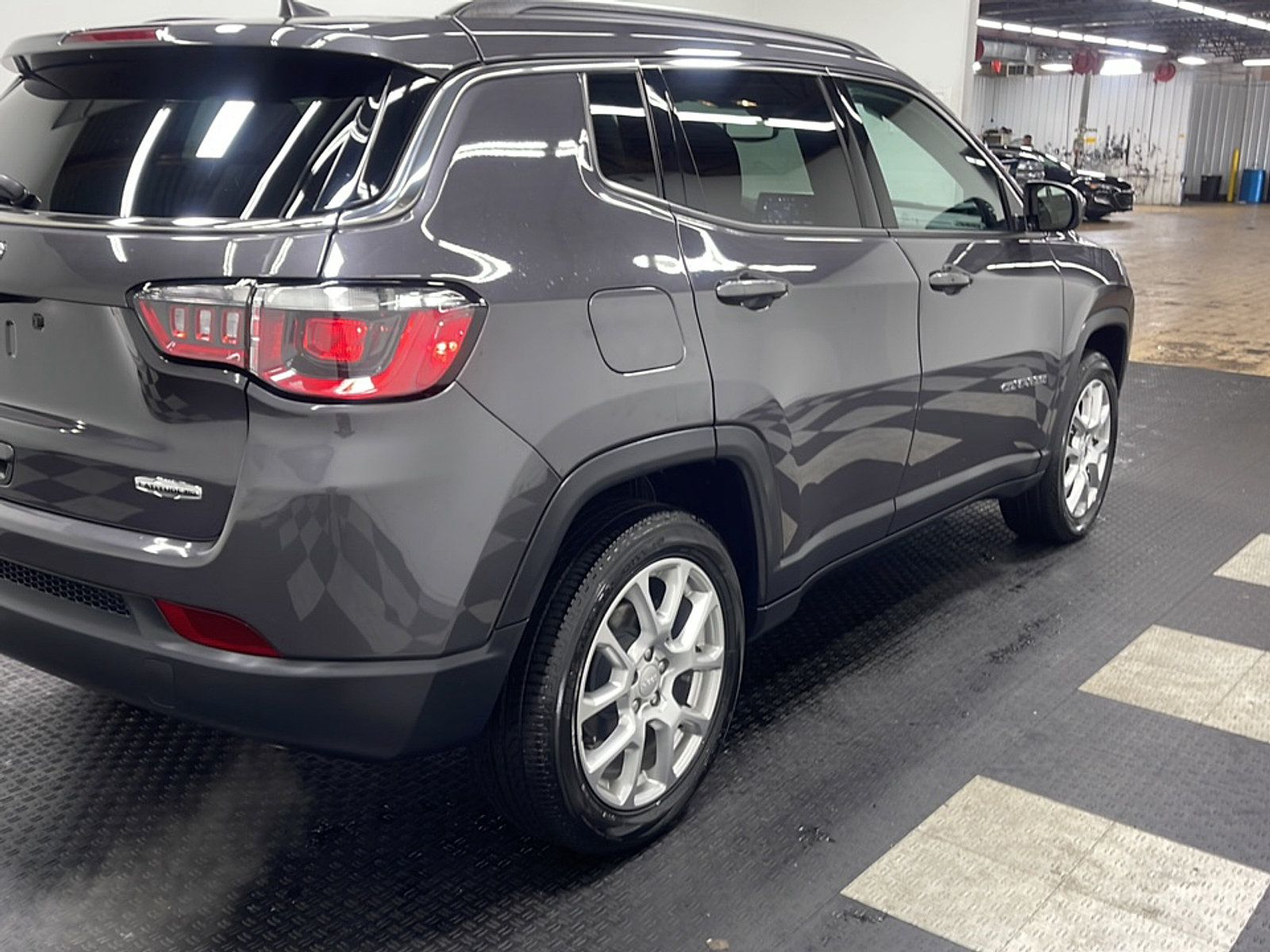 Used 2024 Jeep Compass Latitude AWD/4WD image 18