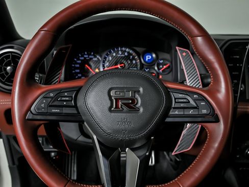 Used 2019 Nissan GT-R Premium w/ Premium Interior Package image 27