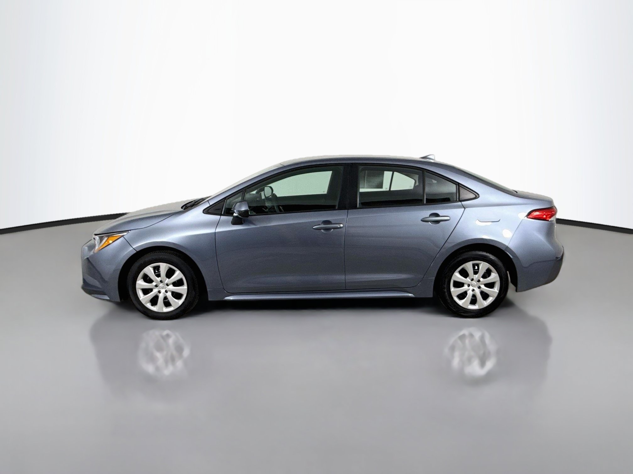 Certified 2025 Toyota Corolla LE FWD image 4