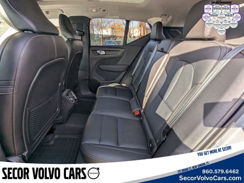 Certified 2024 Volvo XC40 B5 Ultimate w/ Climate Package image 18