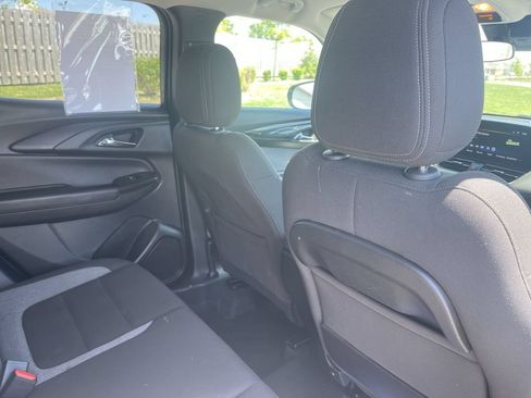 Used 2025 Chevrolet TrailBlazer LT AWD/4WD image 36