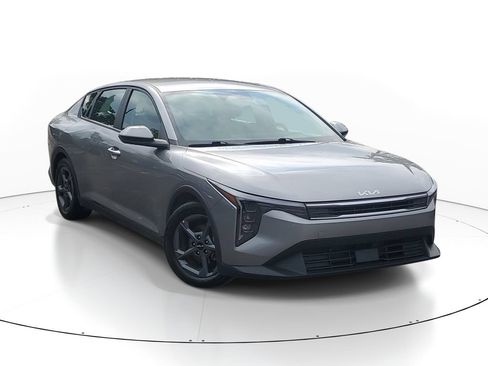 Used 2025 Kia K4 FWD image 1