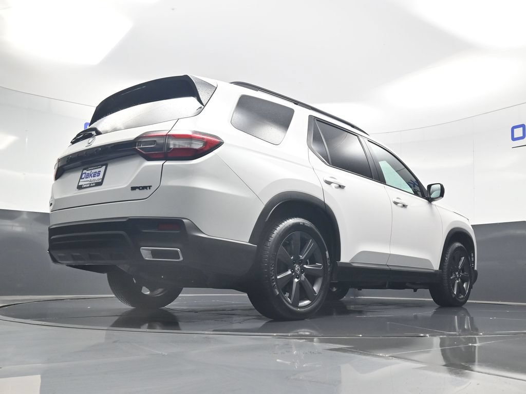 Used 2025 Honda Pilot Sport image 42