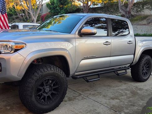 Used 2021 Toyota Tacoma SR5 w/ Technology Package AWD/4WD image 2
