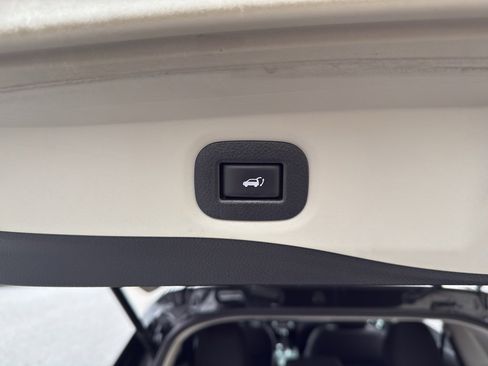 Used 2018 Nissan Rogue SV image 27