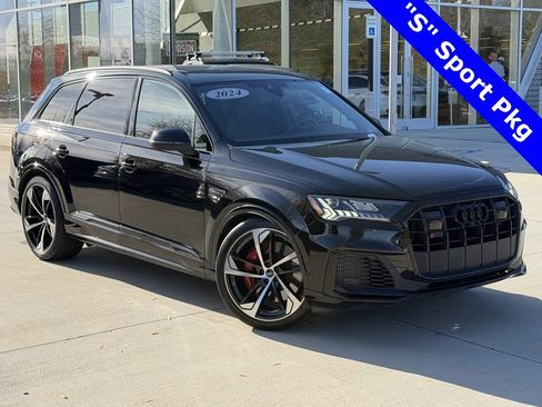 Used 2024 Audi SQ7 Premium Plus w/ S Sport Package image 3