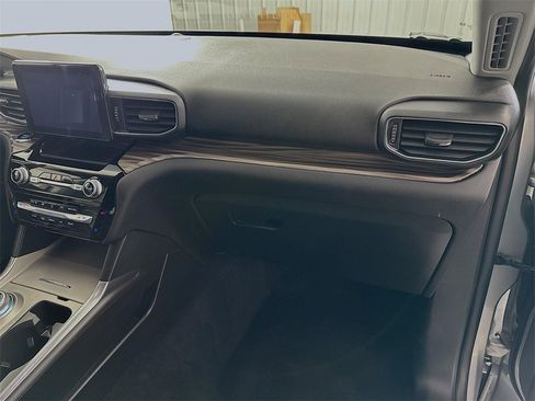 Used 2024 Ford Explorer Limited image 31