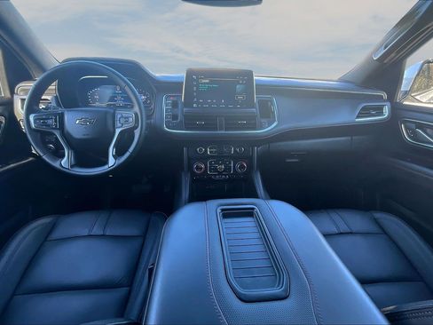 Used 2024 Chevrolet Suburban RST w/ Luxury Package image 7