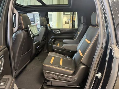 Used 2024 GMC Yukon XL AT4 AWD/4WD image 32