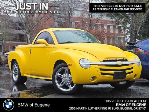 Used 2006 Chevrolet SSR w/ Preferred Equipment Group image 1