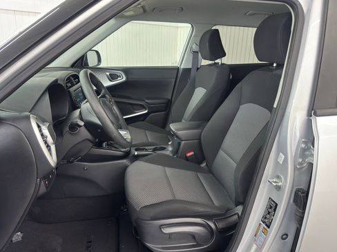 Used 2020 Kia Soul LX image 9