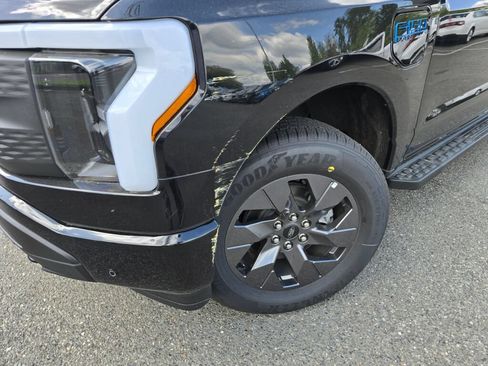 New 2025 Ford F150 Lightning Flash AWD/4WD image 12