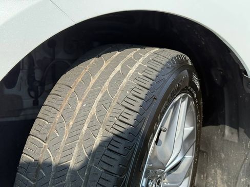 Used 2022 Toyota Avalon XLE w/ Moonroof Package image 11