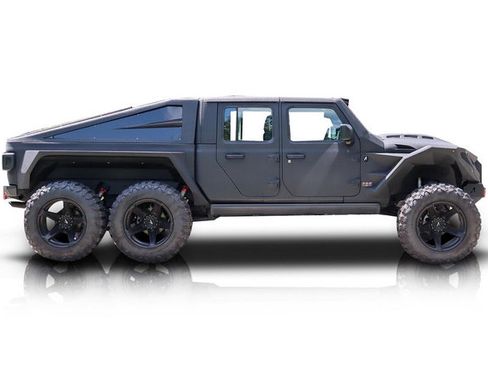 Used 2025 Jeep Gladiator Sport AWD/4WD image 2