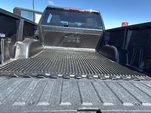 Used 2025 GMC Sierra 1500 SLT AWD/4WD image 27