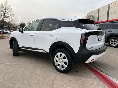 Used 2025 Nissan Kicks SV image 8