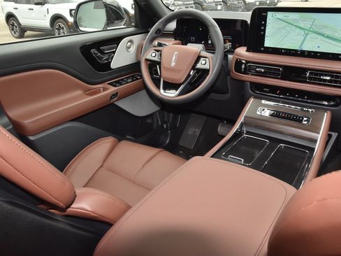 New 2026 Lincoln Aviator Reserve AWD/4WD image 16