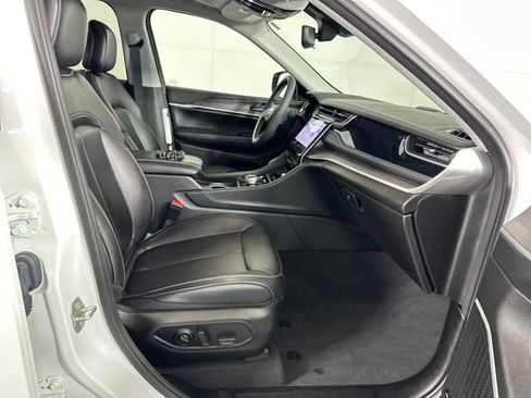 Used 2023 Jeep Grand Cherokee 4WD 4xe image 28