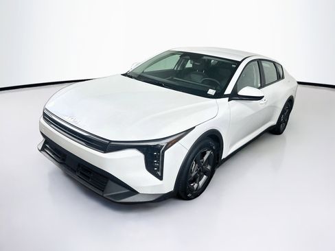 Used 2025 Kia K4 FWD image 3