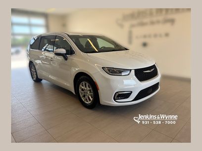 Used 2023 Chrysler Pacifica Touring