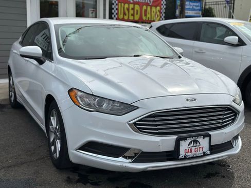 Used 2017 Ford Fusion SE image 3