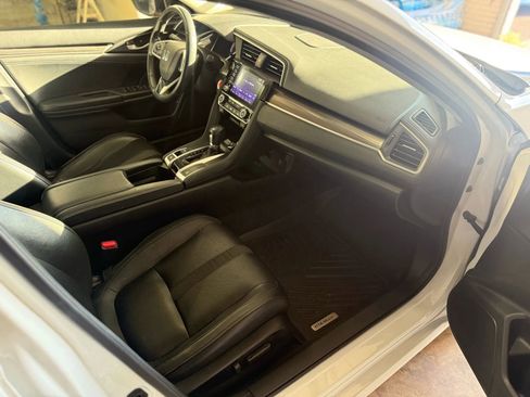 Used 2019 Honda Civic Touring image 7