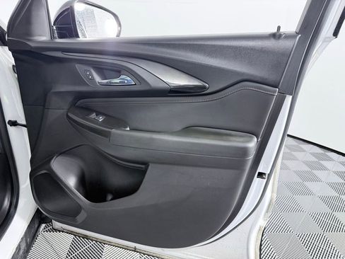 Used 2023 Chevrolet TrailBlazer RS w/ Sun and Liftgate Package image 10